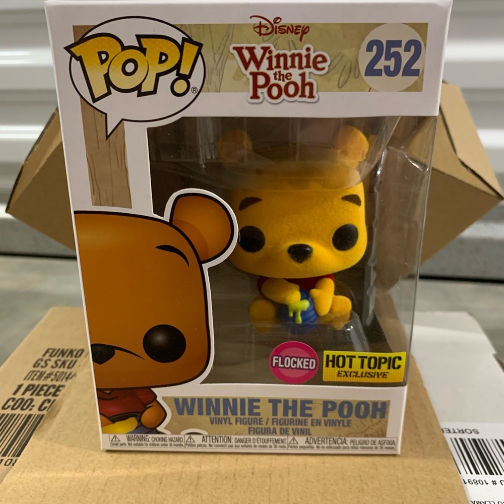 Vaulted 2017 Hot Topic Exclusive Flocked Winnie The Pooh Funko Pop New in box - Picture 1 of 8